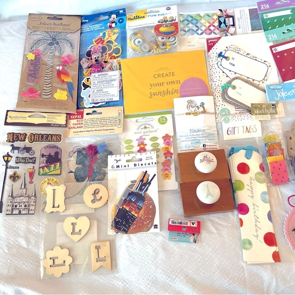 New Assorted Arts and Crafts Bundle 26 Pieces - Picture 1 of 12